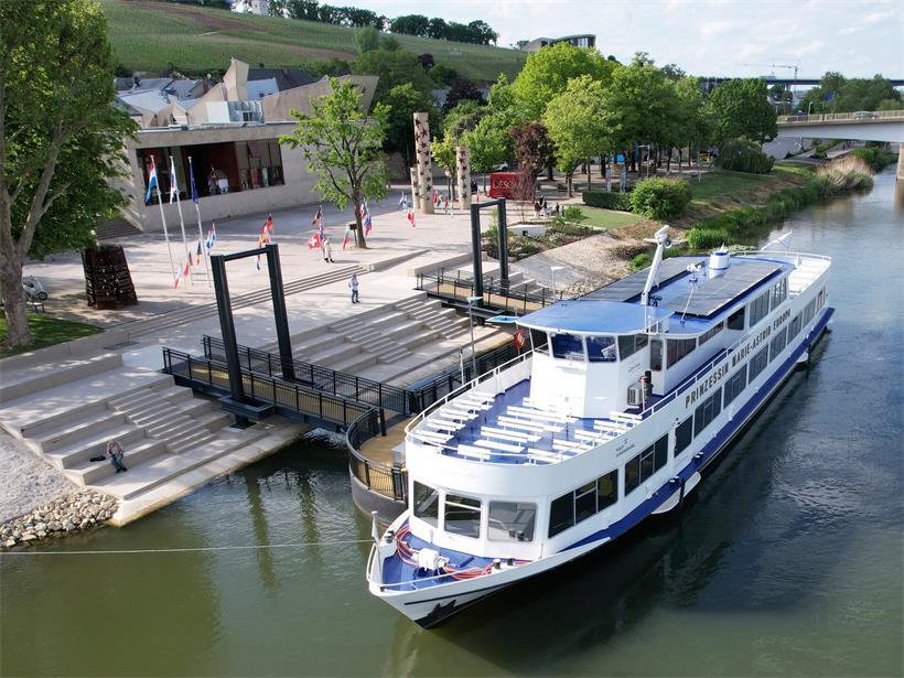 Die „Marie Astrid“ an ihrem neuen Kai in Schengen