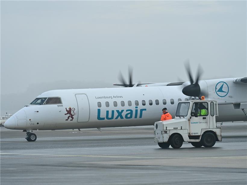 Flugzeuge am Berliner Flughafen stehen am Mittwoch wegen Streik am Boden, keine Maschinen starten oder landen
