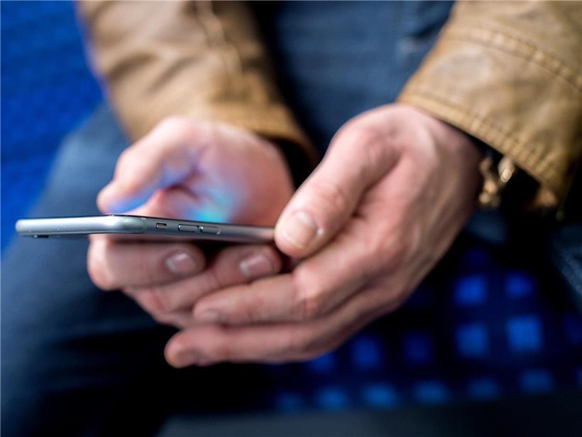 Polizei warnt vor Betrugsanrufen über Messenger, falsche Polizei gibt sich am Telefon aus