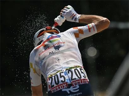 Die Radprofis der Tour de France tun viel dafür, ihre Körper so kühl wie möglich zu halten