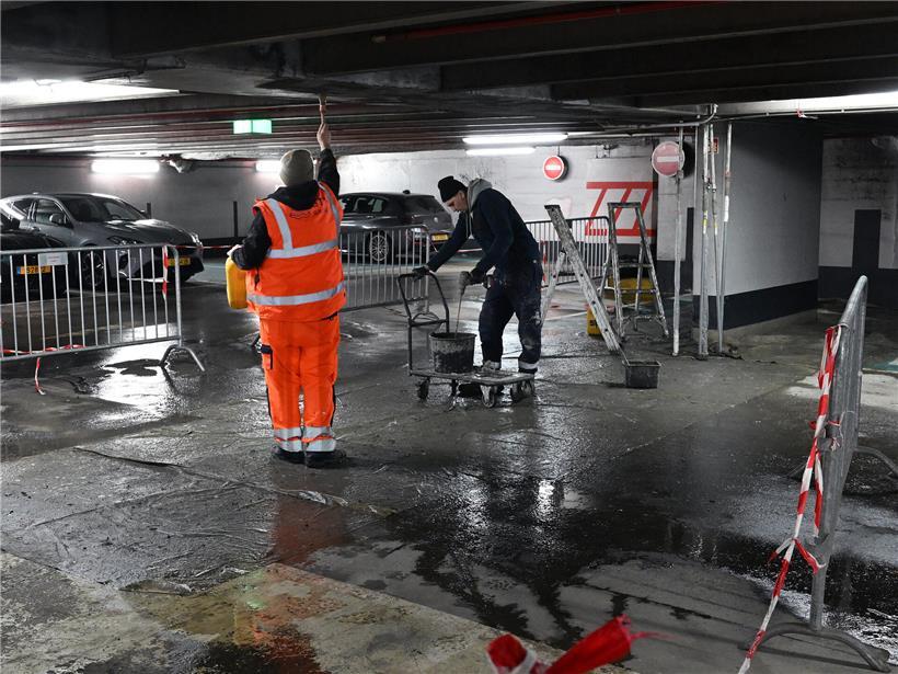 Sanierungsarbeiten und Betonarbeiten im städtischen Parkhaus zur Modernisierung und Instandhaltung