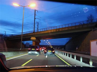 Die Straßenbauverwaltung arbeitet am letzten Juli-Wochenende an einer Wildtierbrücke auf der A13