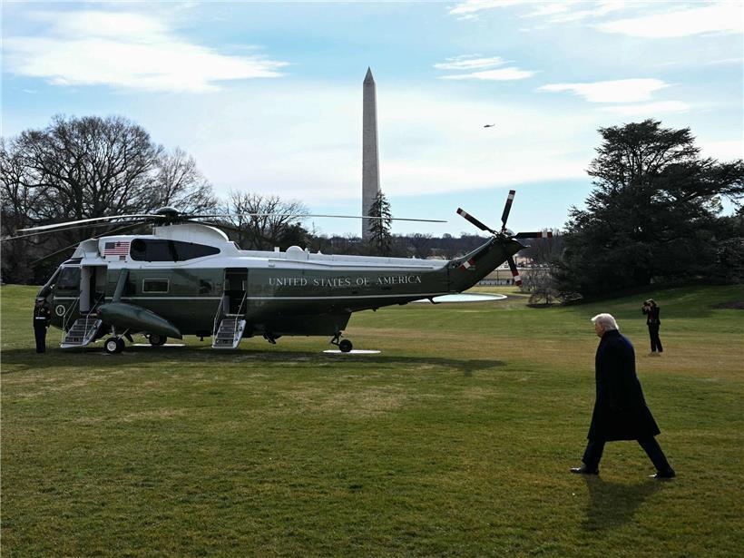 US-Demokratie unter großem Stresstest im ersten Jahr, politische Herausforderungen und gesellschaftliche Spannungen sichtbar