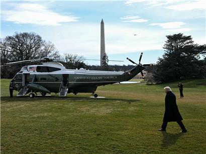 US-Demokratie unter großem Stresstest im ersten Jahr, politische Herausforderungen und gesellschaftliche Spannungen sichtbar