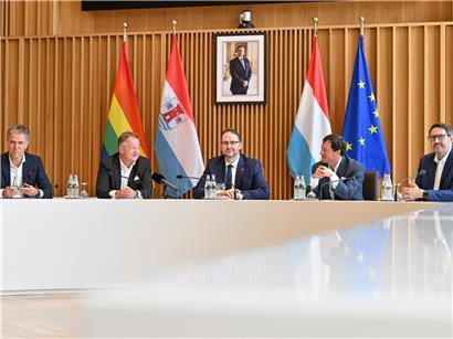 Verantwortliche der Anwaltskammer und Stadt Esch präsentieren neuen juristischen Service am Dienstagmittag