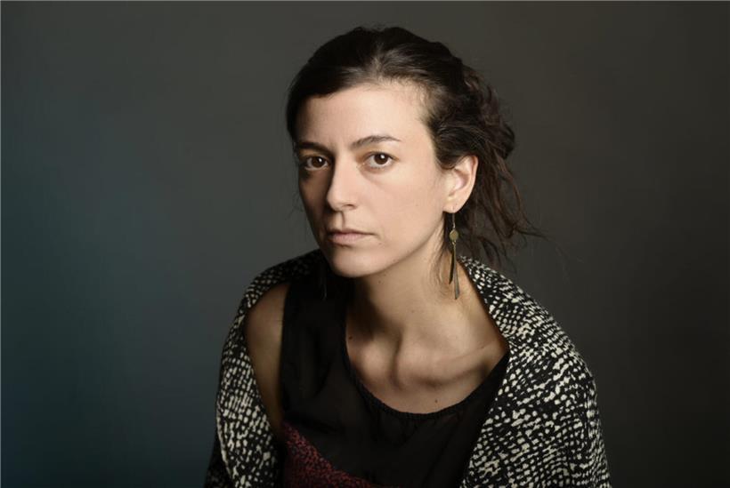 Porträt der argentinischen Schriftstellerin Samanta Schweblin, bekannt für zeitgenössische Literatur und Spannungsromane