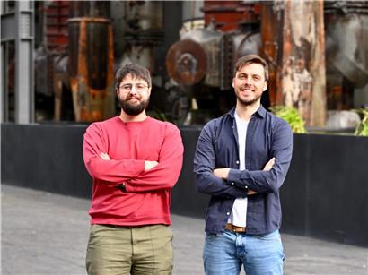 Die beiden Tageblatt-Journalisten Louis Elsen (l.) und Cédric Feyereisen (r.)