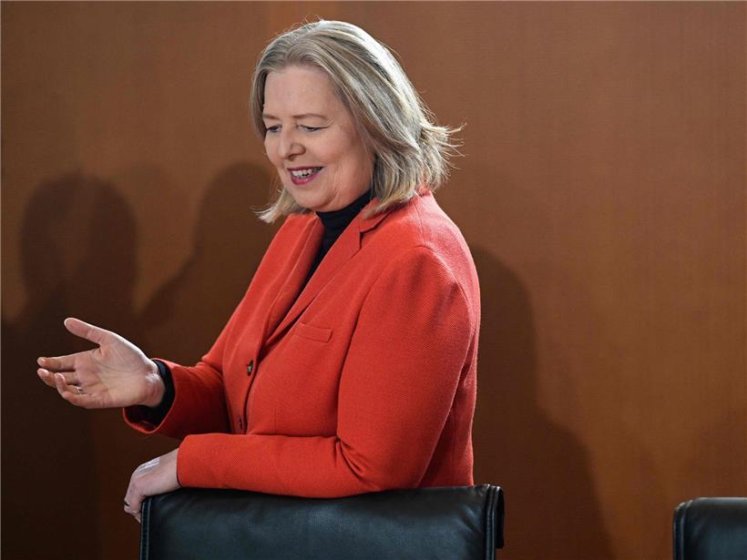 Arbeits- und Sozialministerin Bärbel Bas beauftragt Kommission mit Vorschlägen für Rentenreform in Deutschland