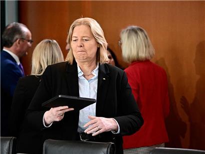 Bärbel Bas, deutsche Arbeits- und Sozialministerin, spricht auf Veranstaltung zur Reform der sozialen Absicherung