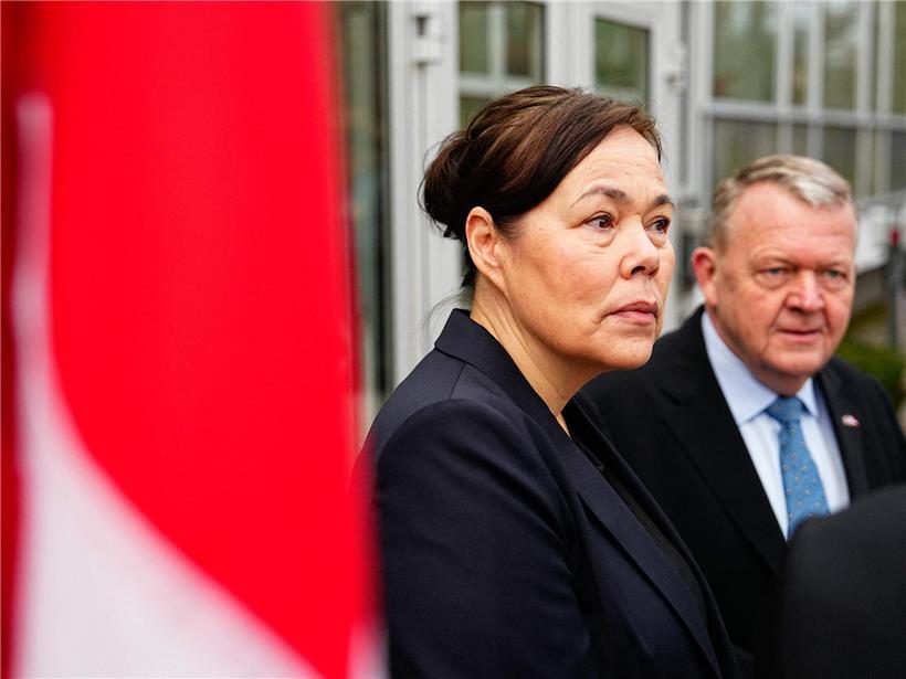 Grönländische Außenministerin Vivian Motzfeldt und dänischer Außenminister Lars Løkke Rasmussen treffen US-Regierungsvertreter in Washington zur Konfliktlösung Grönland