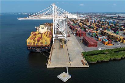 Symbolische Darstellung der Abschaffung von Industriezöllen bei Einhaltung der US-Zusagen aus August 2023