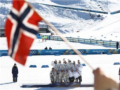 Norwegische Langlauf-Staffel bei Staffelrennen, Goldmedaille Sieger, Wintersport, Skilanglauf Team in Aktion