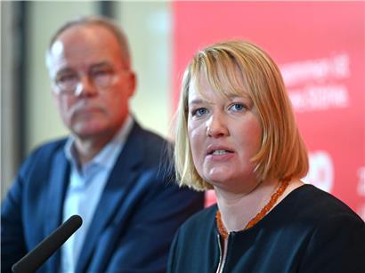 Wiebke Esdar, stellvertretende SPD-Fraktionsvorsitzende, präsentiert am Dienstag die Parteipläne bei Pressekonferenz