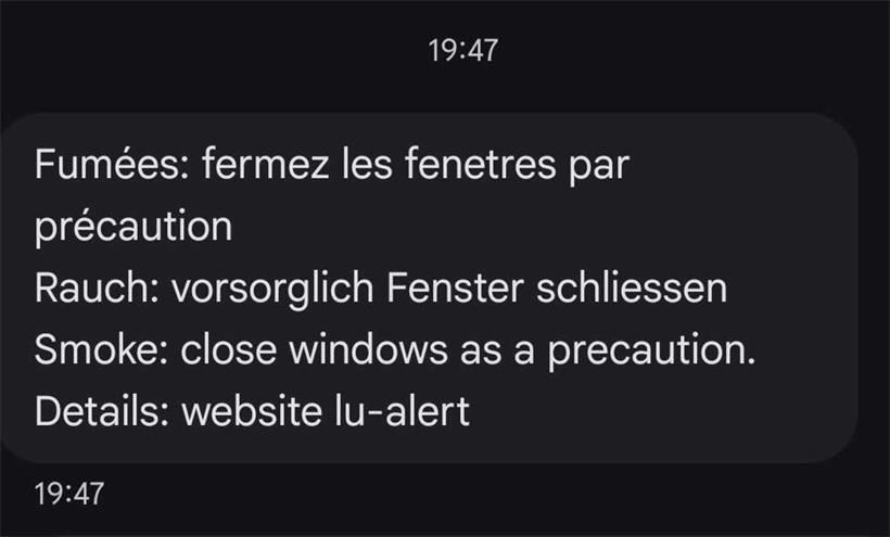 Diese SMS wurde am Sonntagabend verschickt, als die Rauchwolke bereits über dem gesamten Land hing