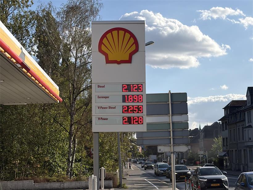 Dieses Foto zeigt die Spritpreise in Luxemburg am Mittwoch – in der Nacht auf Donnerstag hat der Dieselpreis noch einmal um rund 3 Cent zugelegt.