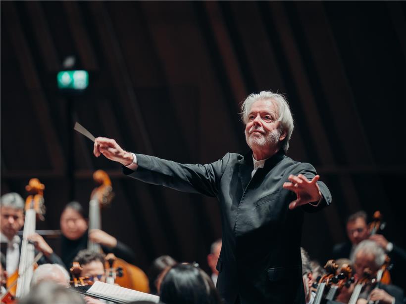 Der Dirigent Jukka Pekka Saraste setzt auf Präzision - das zeigte er auch in der Philharmonie in Luxemburg