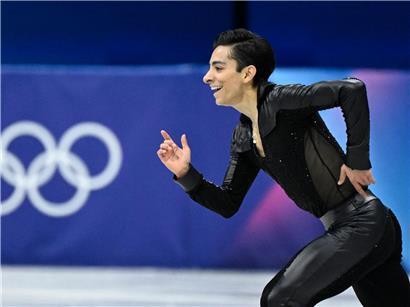 Donovan Carrillo trainiert als Teenager auf einer Eisfläche im Einkaufszentrum statt in einer Eishalle, Eiskunstlauf Training