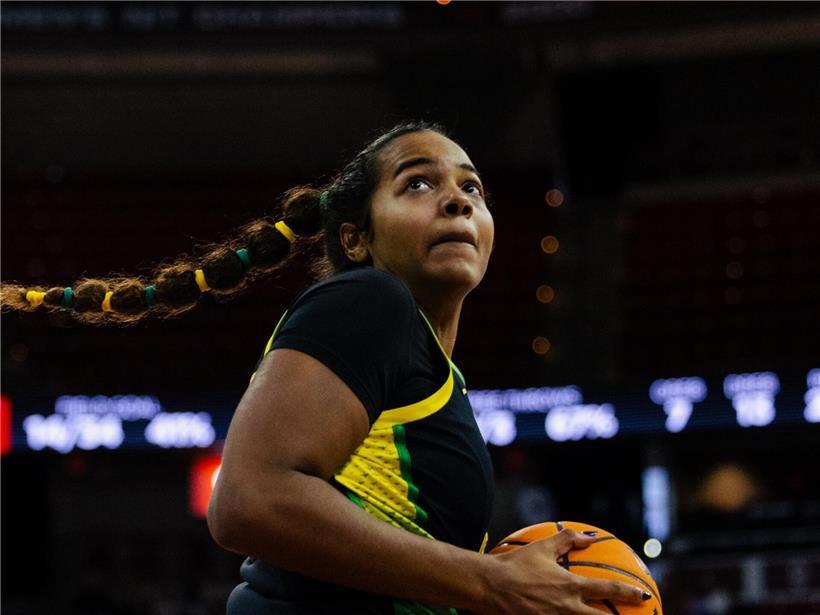 Ehis Etute zeigt starke Basketball-Leistung im US-College-Basketballspiel auf dem Spielfeld