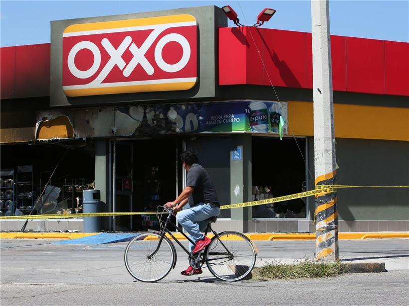 Brand zerstört Laden in San Francisco del Rincón, Guanajuato, Mexiko – Feuer und Sachschaden am Geschäft