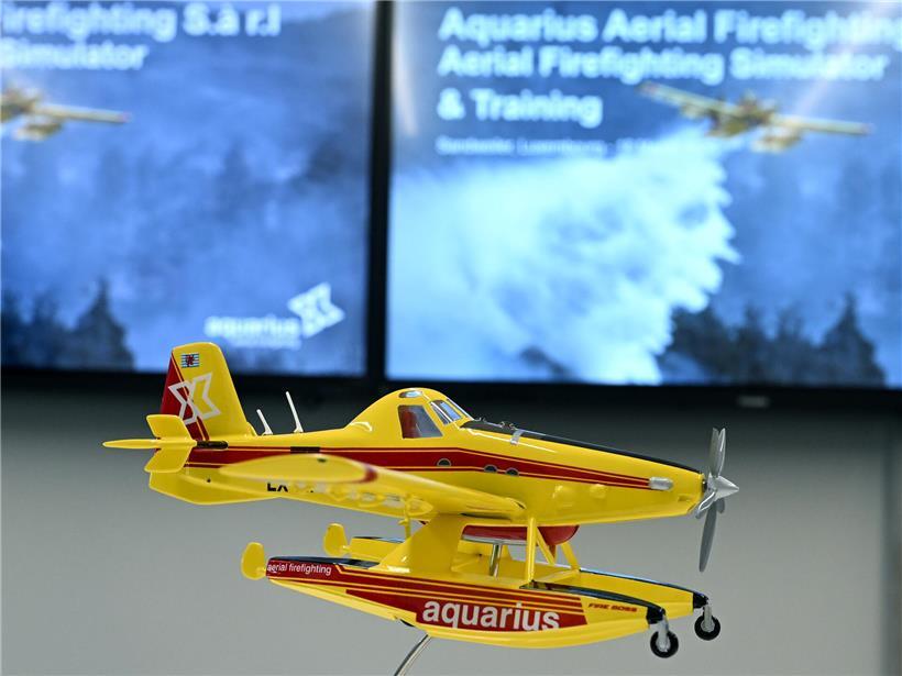 Modell der AT-802 Fire Boss Löschflugzeug-Flugmaschine in Flugzeugausstellung mit Wasserlöschtechnik