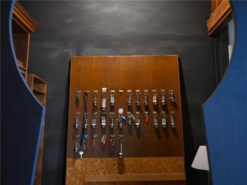 Schlüsselerlebnis symbolisiert durch helles Licht und offene Tür als Metapher für neue Chancen und Erkenntnisse