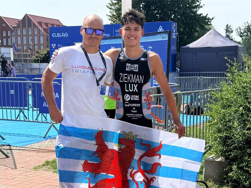 Ein zufriedener Nationaltrainer an der Seite des neuen Junioren-Europameisters