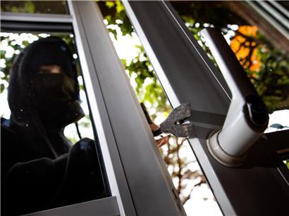 Einbruch am Tag in Leudelingen: Einbrecher bedrohen Reinigungskraft beim Haus-Einsteigen am Montagmittag