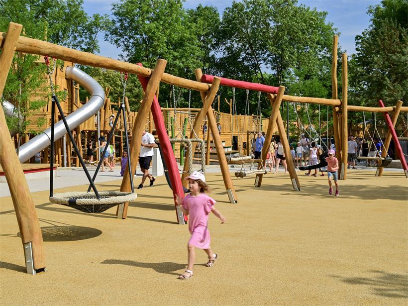 Neuer Spielplatz eröffnet: „Dass et esou bombastesch gëtt, hätte mir net geduecht“