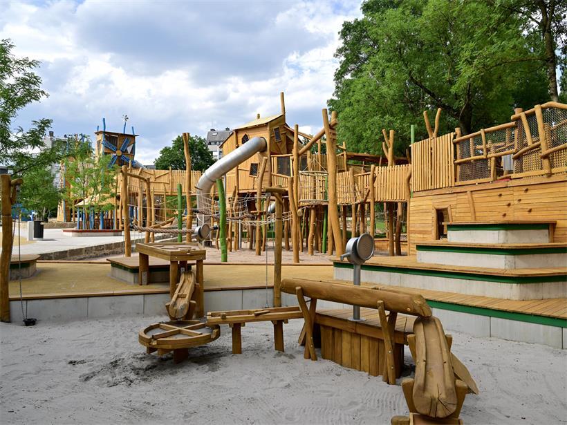 Neuer Spielplatz eröffnet: „Dass et esou bombastesch gëtt, hätte mir net geduecht“