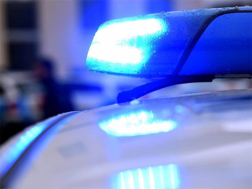 Eine Autofahrerin ist am Montagnachmittag bei einem schweren Verkehrsunfall gestorben