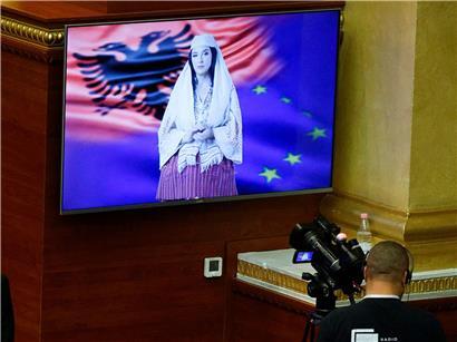 Schauspielerin wirft albanischer Regierung Ausbeutung vor, nachdem ihr Gesicht für KI-Chatbot „Ministerin“ genutzt wurde