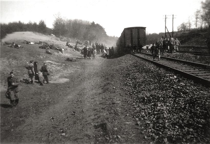Befreiter Kriegsgefangenen-Transport durch US-Truppen in Fallersleben, 13. April 1945, historische Befreiung des Zweiten Weltkriegs