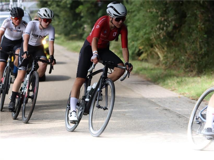Elena Lopes fährt bei der Tour du Gévaudan Occitanie in die Top Ten Radrennen