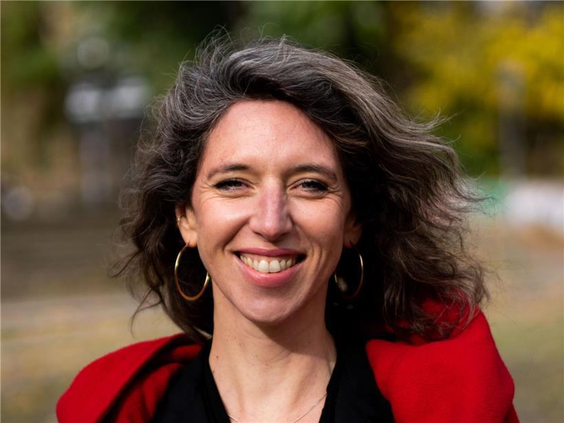 Buchcover von „Enfanter une étoile qui danse“, Debütroman der Autorin Amélie Vrla, literarisches Werk und Romanerscheinung