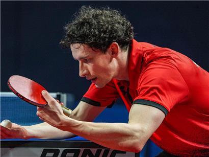 Eric Glod schlägt beim Tennis-Landesmeisterschaften-Wochenende in der Coque auf