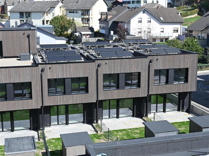 Erste Gebäude sind bereits mit der Energiegewinnungsanlage ausgestattet und zum Teil schon bewohnt