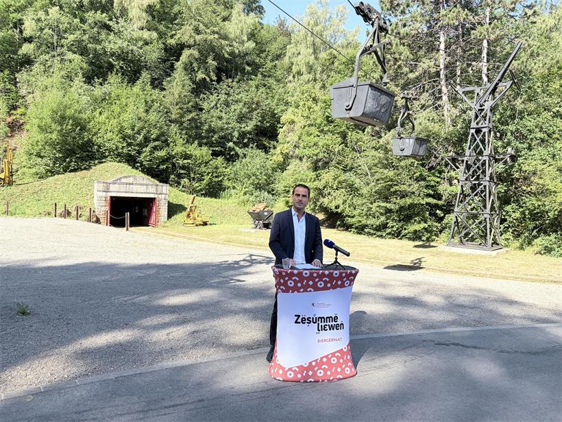 Familienminister Max Hahn präsentiert neue Kampagne zum Biergerpakt bei Presseveranstaltung am Donnerstag