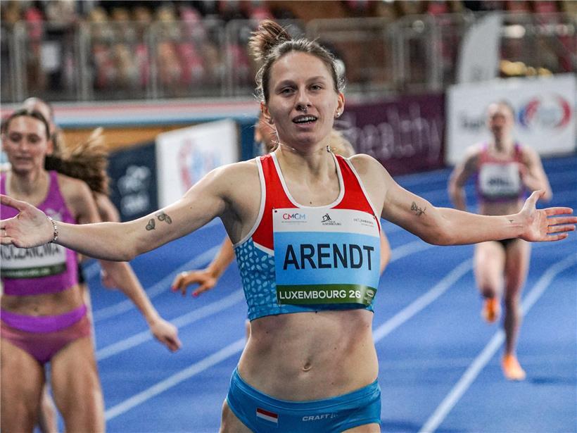 Fanny Arendt präsentiert den Höhepunkt beim CMCM Meeting vor Publikum in moderner Konferenzumgebung