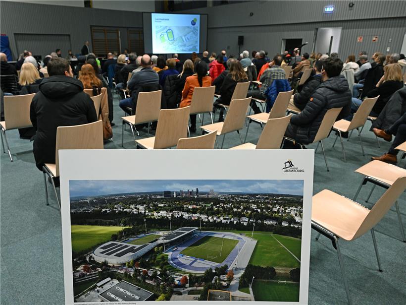 Fast 100 Nachbarn versammeln sich in Hamm Sporthalle für Stadt Luxemburg Infoveranstaltung am Dienstagabend