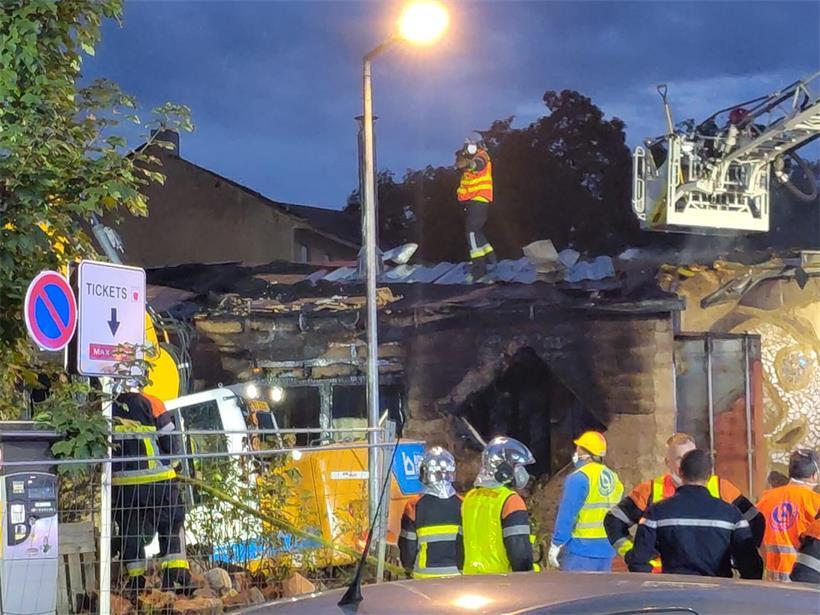 Brand im Escher „Benu Village“ – Löscharbeiten bis spät in die Nacht
