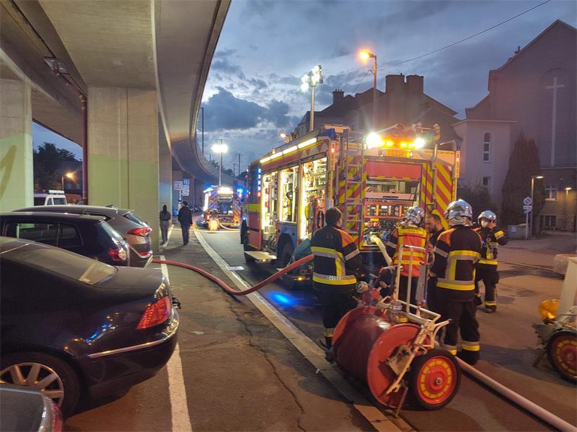 Brand im Escher „Benu Village“ – Löscharbeiten bis spät in die Nacht