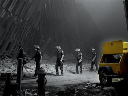 Feuerwehrmänner in den Trümmern des World Trade Centers