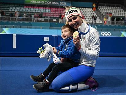 Francesco Lollobrigida feiert fröhlich mit Sohn Tommaso in familiärer Atmosphäre