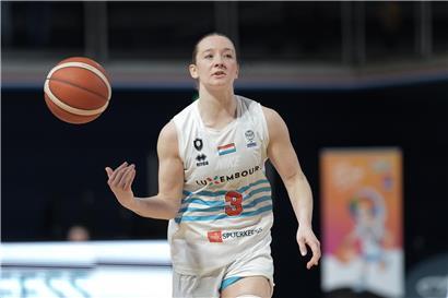 Anne Simon konzentriert beim erfolgreichen Start ins Spiel, wichtige Szene eines spannenden Wettkampfs