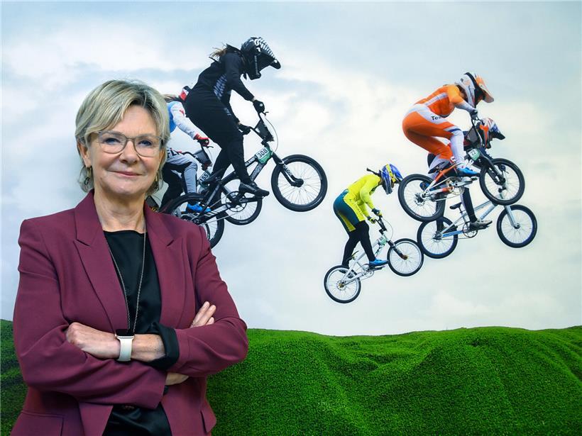 Martine Hansen startet neues Kapitel im Leben, symbolisch für Neuanfang und persönliche Entwicklung