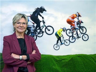 Martine Hansen startet neues Kapitel im Leben, symbolisch für Neuanfang und persönliche Entwicklung