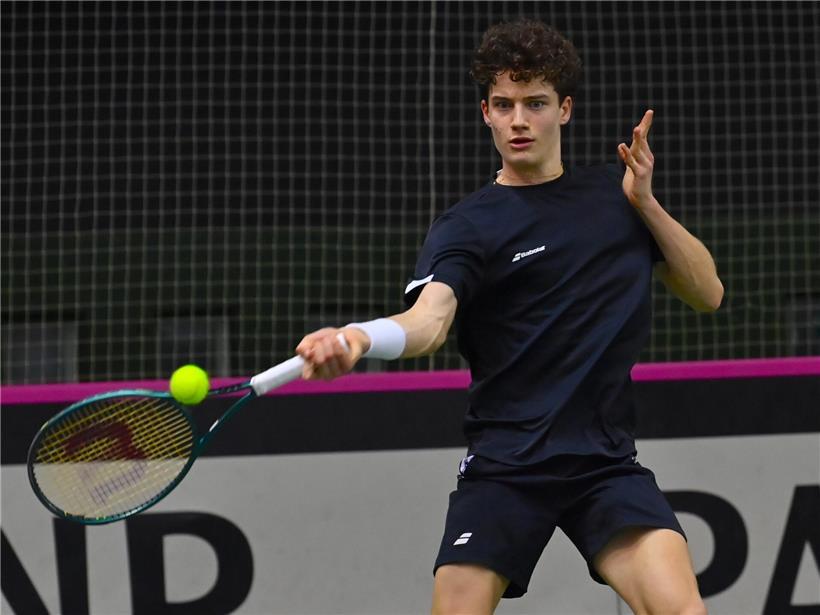 Gabriele Paolucci konzentriert bei Juniorenradsportrennen, wartet auf ersten Sieg und Juniorentitel