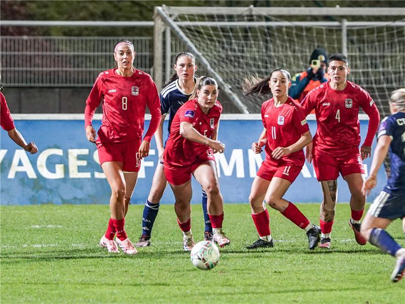 Deutsche Nationalmannschaft kämpft intensiv gegen Schottland ohne Entlastung im Fußball-Hinspiel
