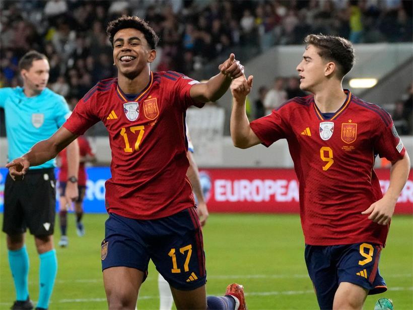 Lamine Yamal und Gavi im Trikot der spanischen Nationalmannschaft beim WM-Titelkampf