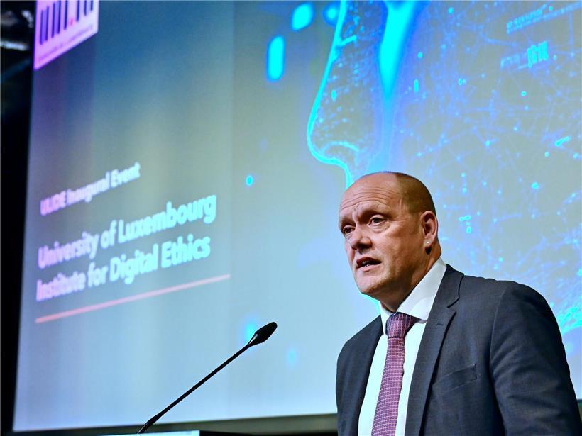 Georg Mein spricht bei der feierlichen Einweihung des ULIDE Gebäudes im März in Belval